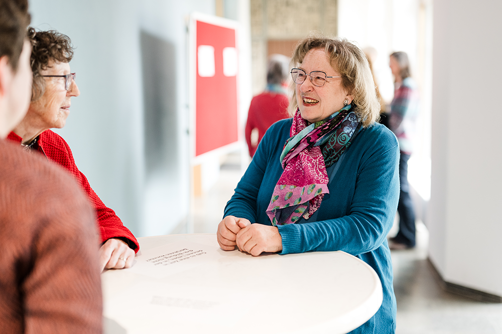 Quelle: Rebecca Conte Besucherinnen im Bildungszentrum Heidelberg